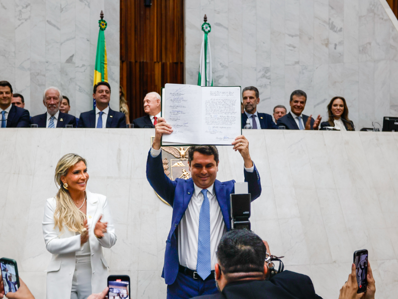 Governador participa da posse do deputado Alexandre Curi como presidente da Alep