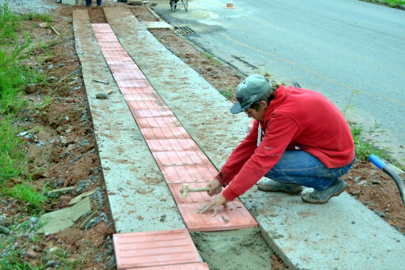 Quitandinha avança com as novas calçadas