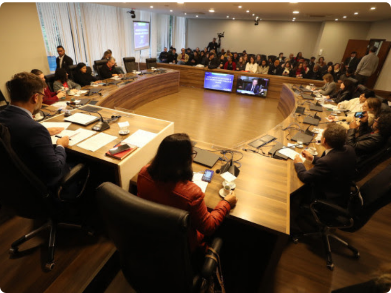 Assembleia debate ações para reverter adoecimento de professores das escolas estaduais do Paraná