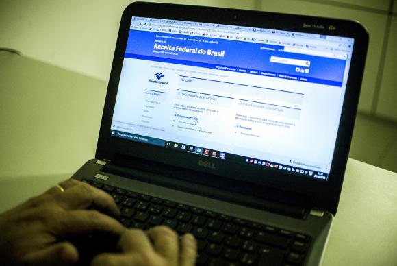 Contribuintes têm até hoje para entregar declaração do Imposto de Renda