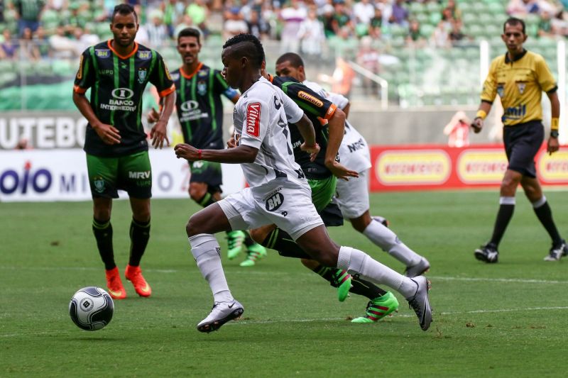 Robinho perde pênalti e América-MG vence o Atlético-MG no Independência