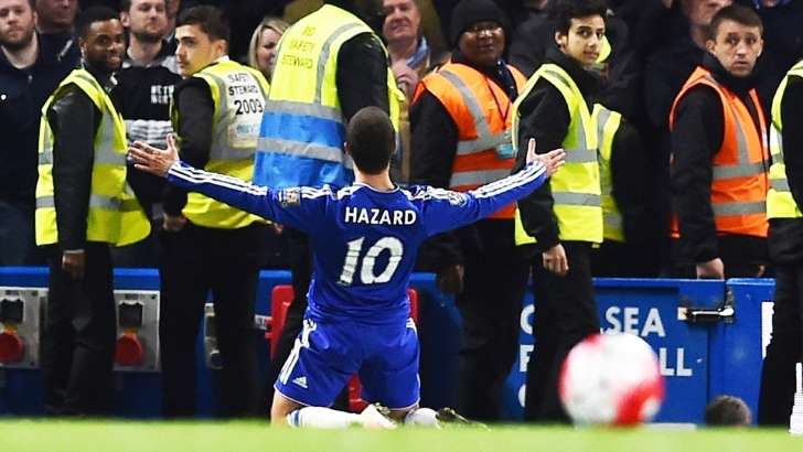 Tottenham abre 2 a 0, mas Chelsea reage com golaço, empata e dá título ao Leicester