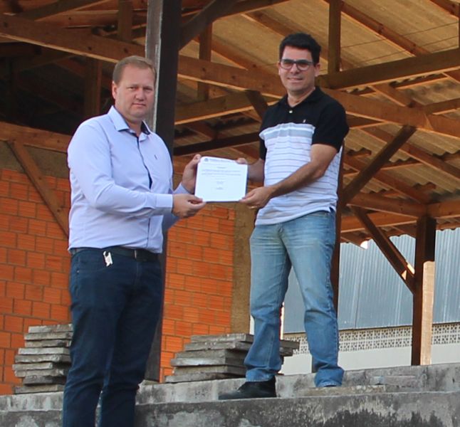 Obras de arquibancadas de estádio municipal são iniciadas