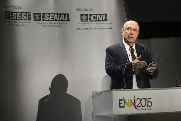 Meirelles defende meta fiscal realista e diz que governo examina contas