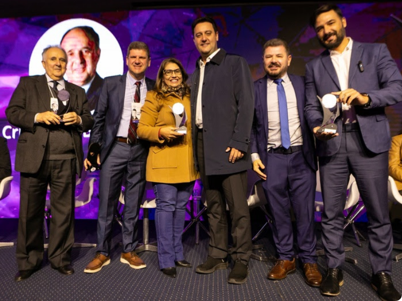 Prefeitura de Pinhais recebe premiação durante Congresso Internacional de Educação 