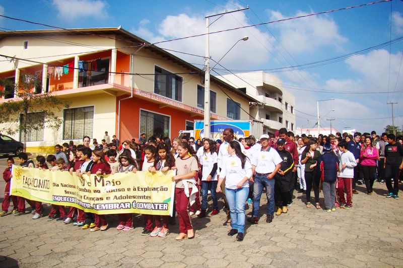 CRAS de Piên realiza caminhada de mobilização do dia nacional de combate ao abuso e à exploração sexual de crianças e adolescentes