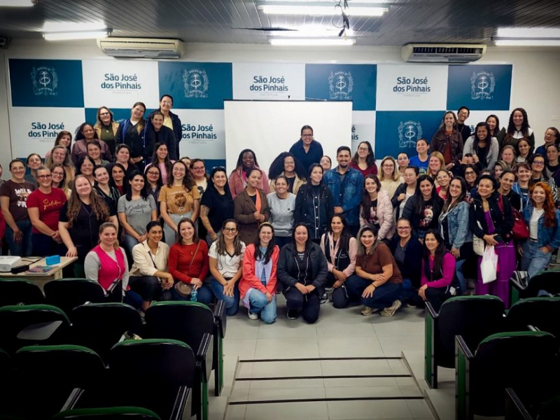 Professores da rede municipal participam da 1º fase do curso de Alfabetização e Letramento