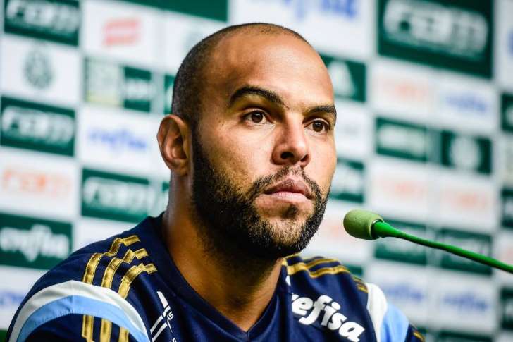 Palmeiras e FPF confirmam doping de atacante Alecsandro