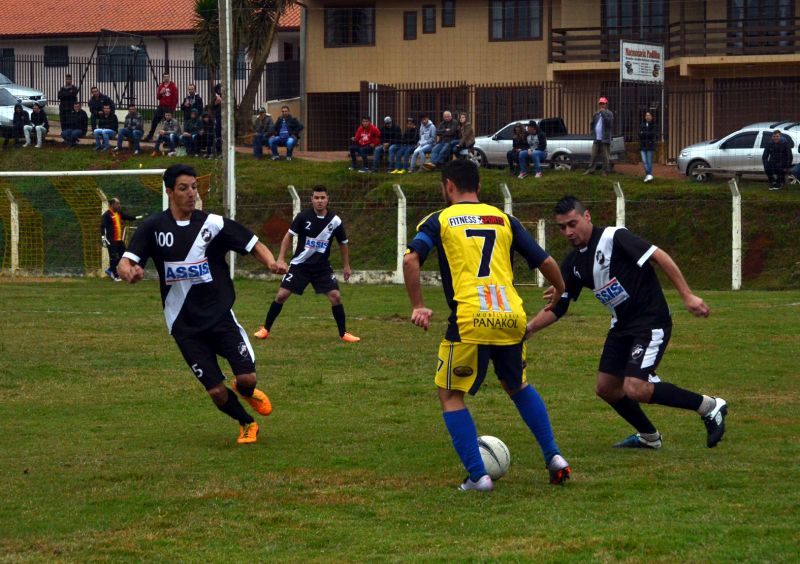 Quitandinha perde, mas avança na Copa Metropolitana de Futebol