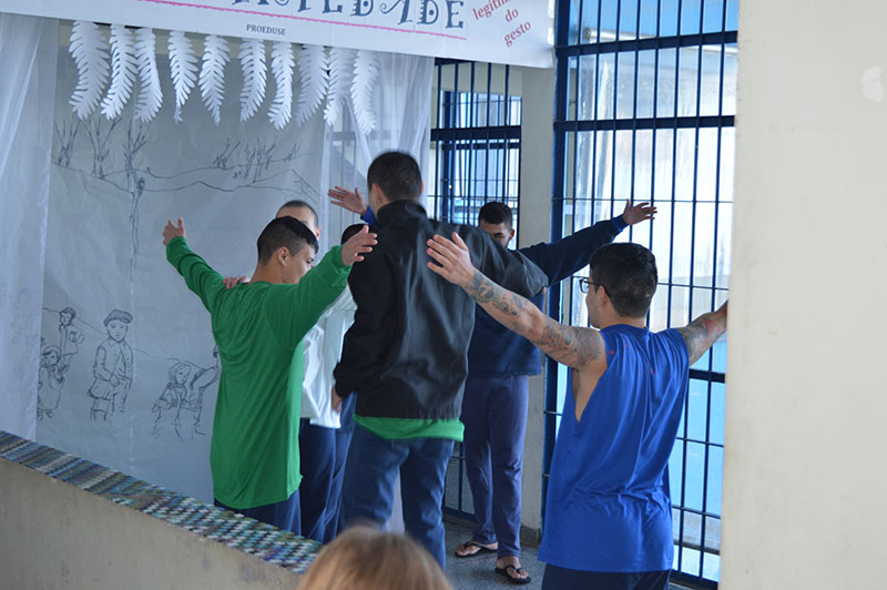 Adolescentes do Cense Fazenda Rio Grande fazem apresentação de dança Da AEN