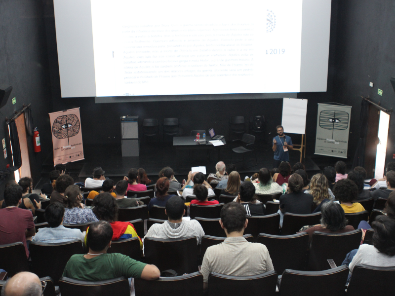 Cine Passeio recebe masterclass com a roteirista Camila Augustini