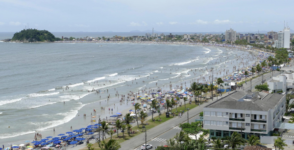 Bebê é encontrado sozinho na praia, e mãe é presa em Guaratuba, diz PM