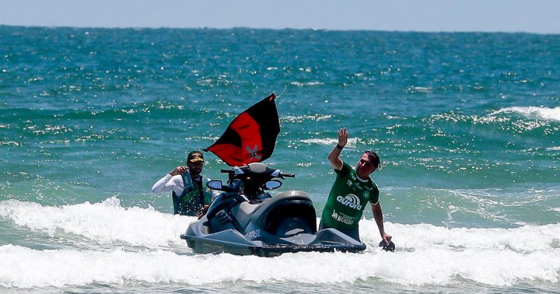 Bolsonaro interrompe férias em Santa Catarina e faz exames em SP por suspeita de obstrução intestinal