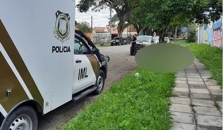 Corpo é deixado no meio da rua e assusta moradores de bairro em Curitiba