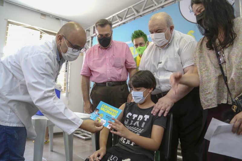 Vacinação infantil ganha velocidade em Curitiba, cidade com maior número de crianças