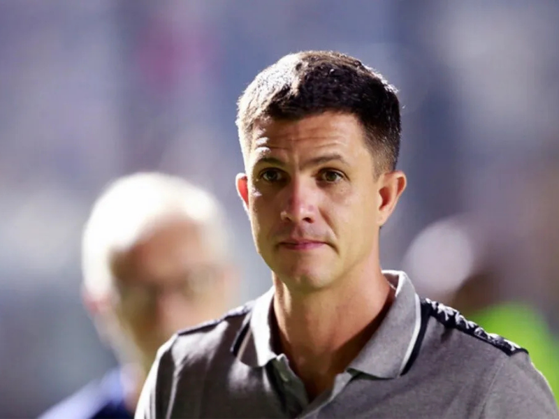 Athletico demite Maurício Barbieri após nova derrota na Série B