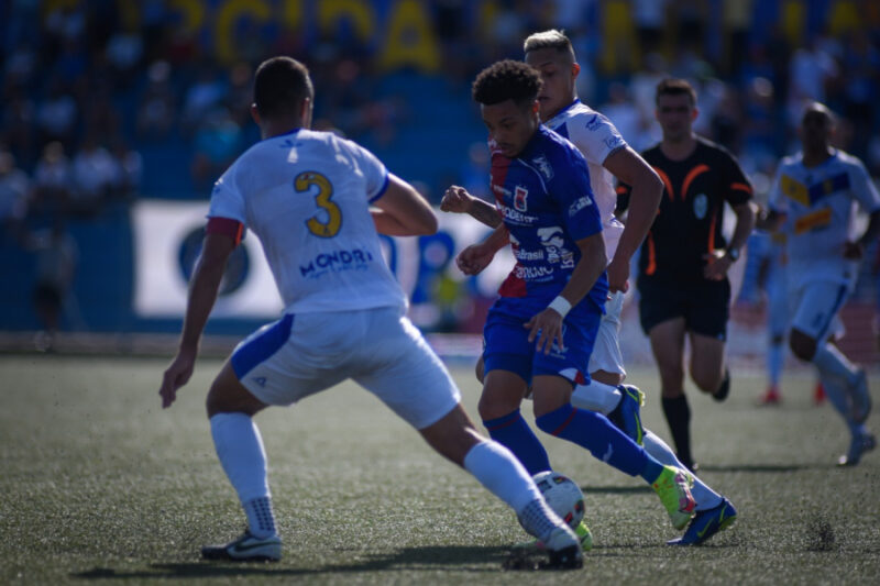 São Joseense vence o Paraná Clube e alcança a primeira vitória no Campeonato Paranaense