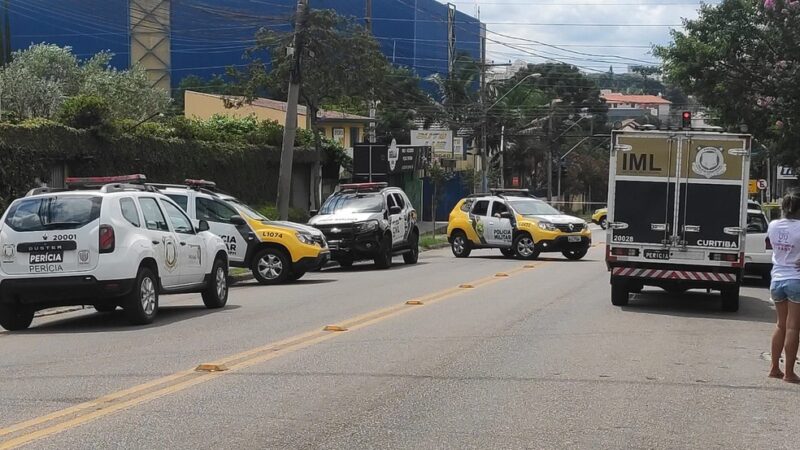 Avô persegue, atropela e entrega suspeito de matar neto a tiros para a polícia, em Curitiba