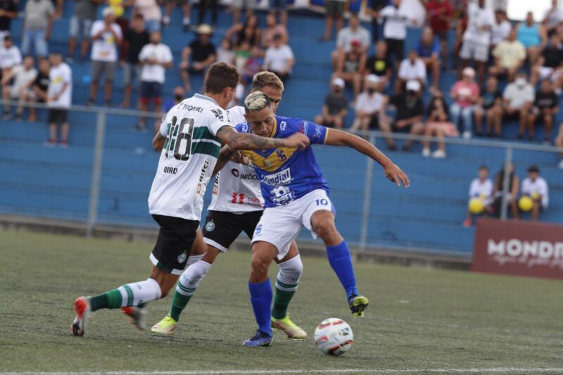 Operário é beneficiado por resultados e lidera o Paranaense