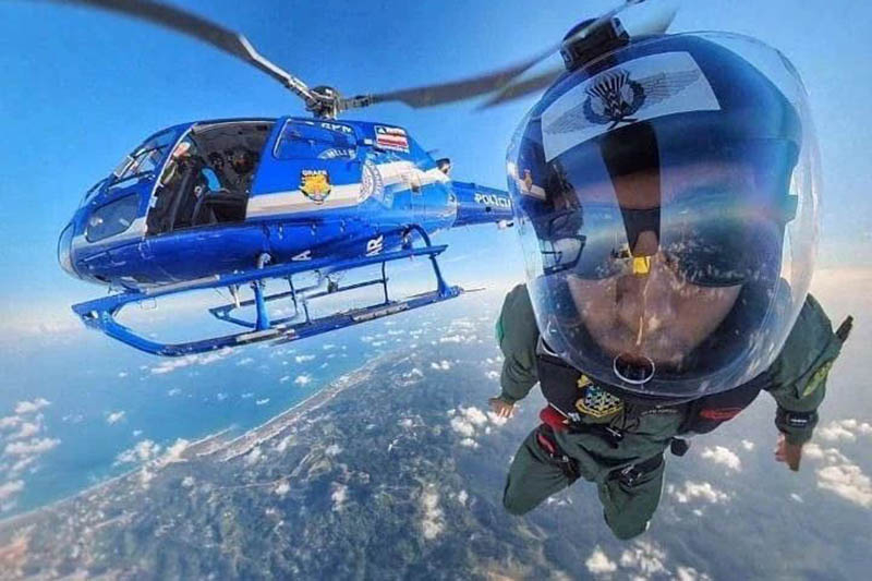 Policiais participam de treino sobre salto livre em operações