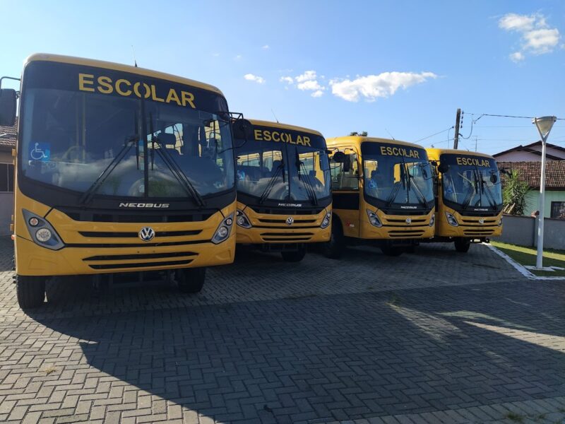 Prefeitura de Campo do Tenente compra 4 ônibus para atender estudantes