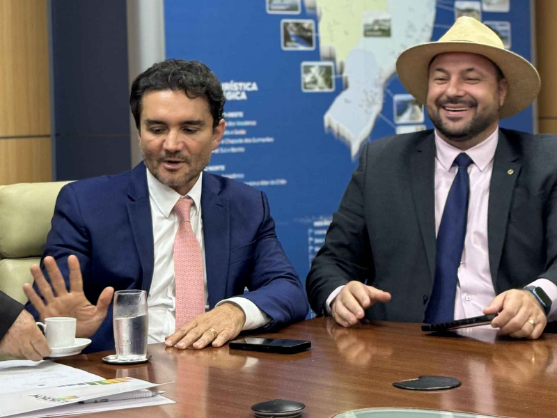 Deputado Geraldo Mendes e ministro do Turismo reforçam apoio ao Paraná na Marcha dos Prefeitos