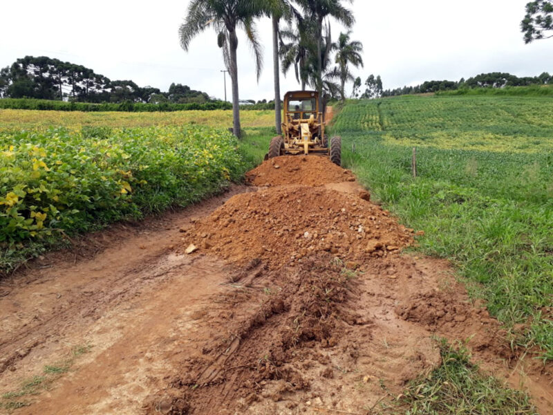 Prefeitura de Contenda faz melhorias das estradas rurais