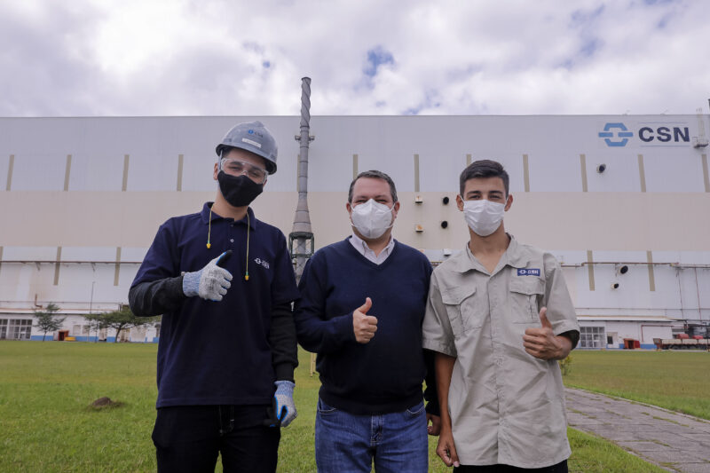 Parceria com empresa auxilia jovens a entrar no mercado de trabalho em Araucária