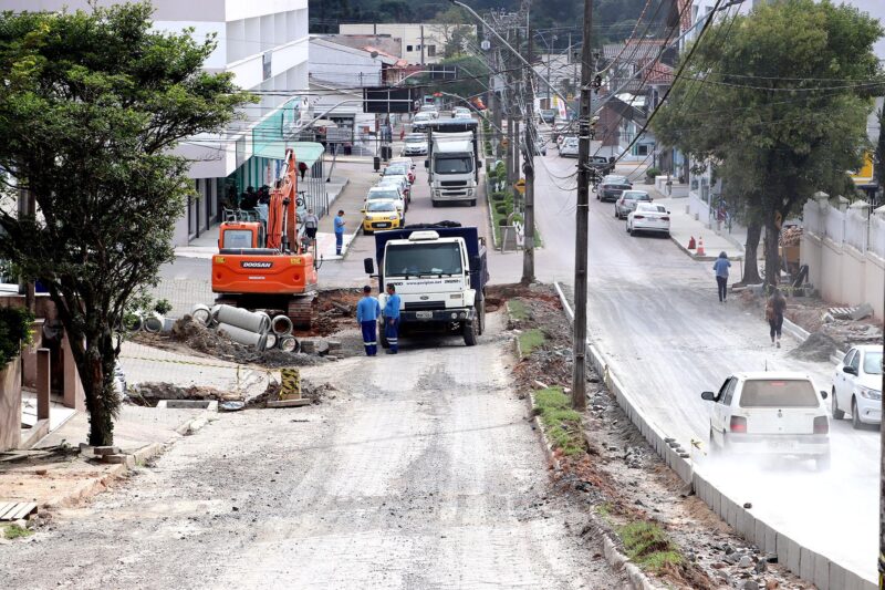 Piên: Primeiro lado da Avenida Brasil já está com a base concluída