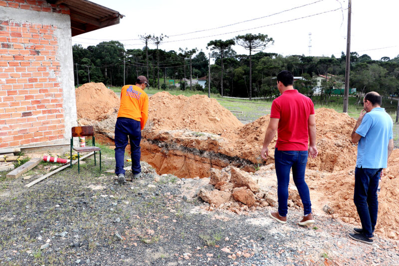 Prefeitura de Piên realiza trabalho de recuperação do Parque de Eventos