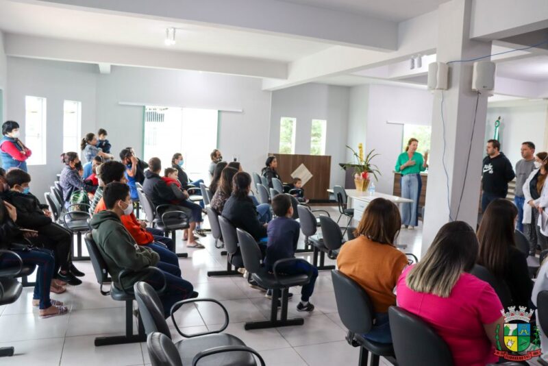 Primeiras carteirinhas para pacientes com fibromialgia são entregues no município￼