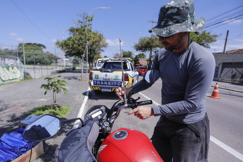 ATENÇÃO, MOTOCICLISTAS: Prefeitura realiza entrega de antena corta pipa/ anticerol nesta quinta-feira (05)