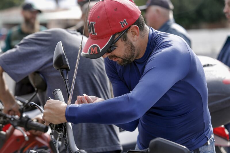 MAIO AMARELO: Cientes da importância da proteção, motociclistas recebem antena corta pipa/anticerol