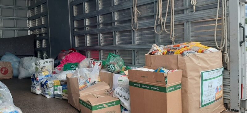 Campanha com atletas arrecada cobertores e 1.263 kg de alimentos