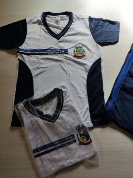 Kit de uniformes escolares são distribuídos para mais de 2000 alunos da Rede Municipal