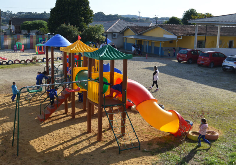 Contenda instala novos playgrounds