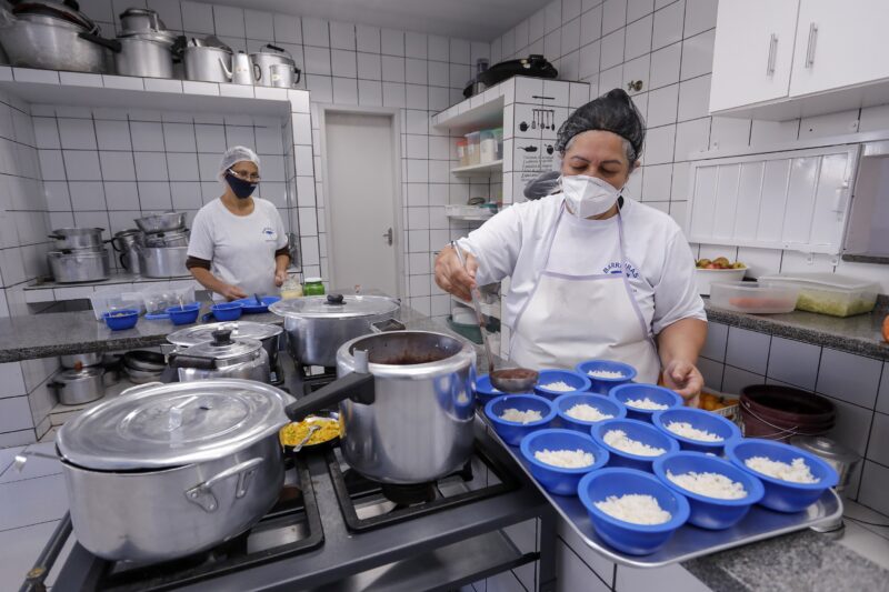 Lançamento de e-book com receitas do cardápio de alimentação escolar