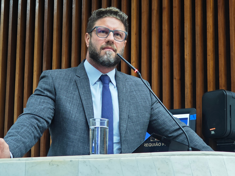 Requião Filho avança em pesquisas para o governo do Paraná e desafia favoritismos do sistema político