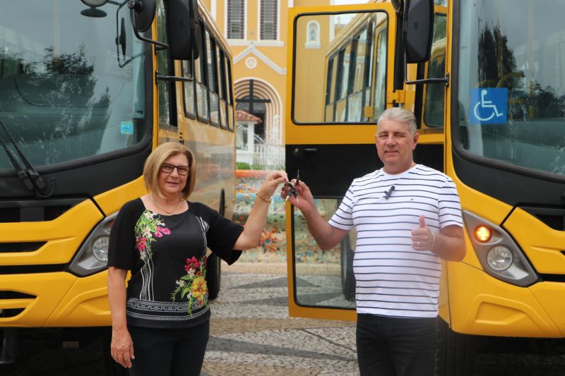 Mandirituba conquistou dois novos ônibus escolares