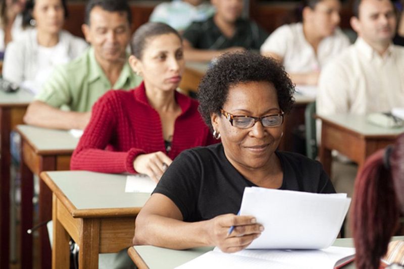 Conclua o ensino fundamental pelo Programa de Educação de Jovens e Adultos (EJA)