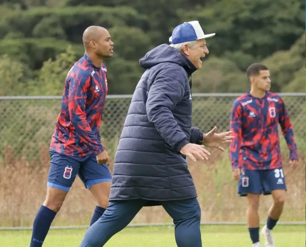 Paraná Clube visita o Laranja Mecânica com novo técnico e busca reagir na Divisão de Acesso