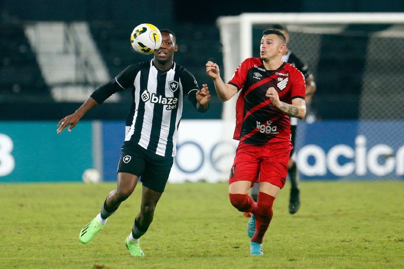 Athletico x Botafogo voltam a se enfrentar neste sábado. Agora pelo Campeonato Brasileiro