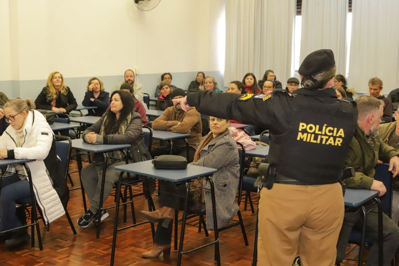 Professores, pedagogos e funcionários fazem simulado de segurança nas escolas do Paraná