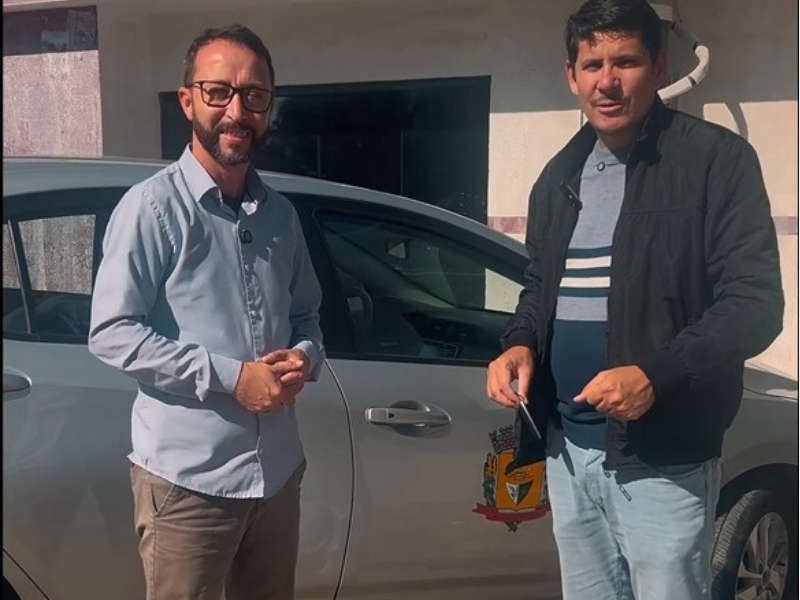 Educação de Agudos do Sul recebe novo carro Nissan Versa zero km