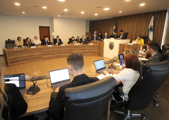 Projetos apresentados no parlamento universitário estão em sintonia com temas debatidos na assembleia legislativa