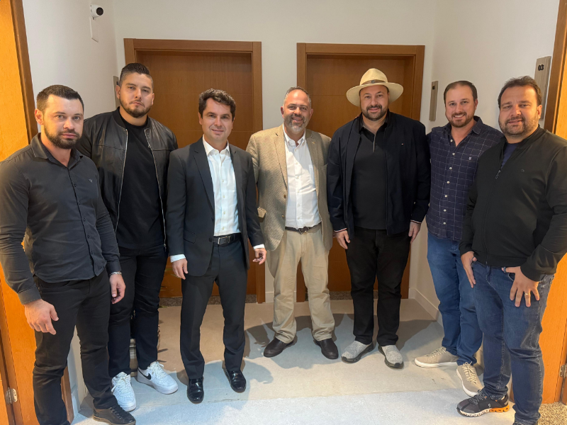 Deputado Geraldo Mendes, junto de Alexandre Curi, Artagão e do prefeito Jaison Mendes, anunciam R$ 10 milhões em recursos para Laranjeiras do Sul