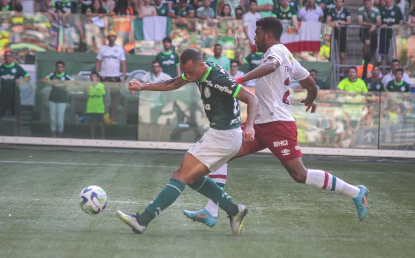 Palmeiras vence Fluminense e praticamente garante o título do Brasileirão; Athletico ganha do Santos  por 3x0; confira os resultados