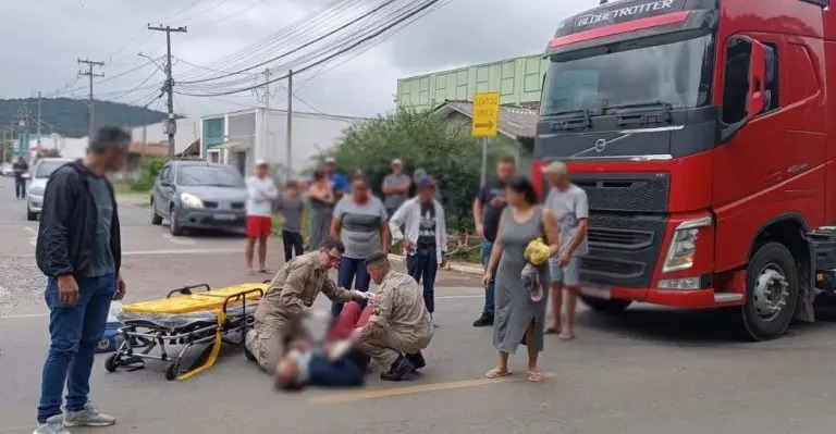 Carreta atropela ciclista de 70 anos em Almirante Tamandaré