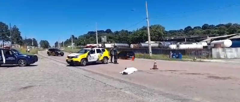 Capacete frouxo causa morte de motociclista na PR-421 em Araucária