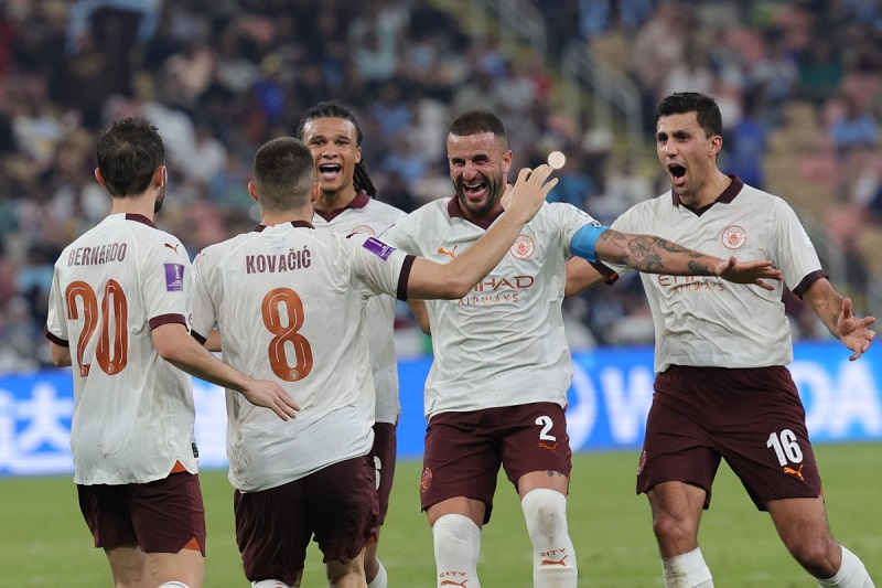 Manchester domina Urawa e ganha de 3x0. Decide o Mundial contra o Fluminense na 6ª feira